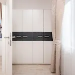 Linda *