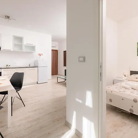Linda Apartment Split